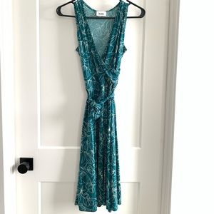 Leota medium tie-back midi dress